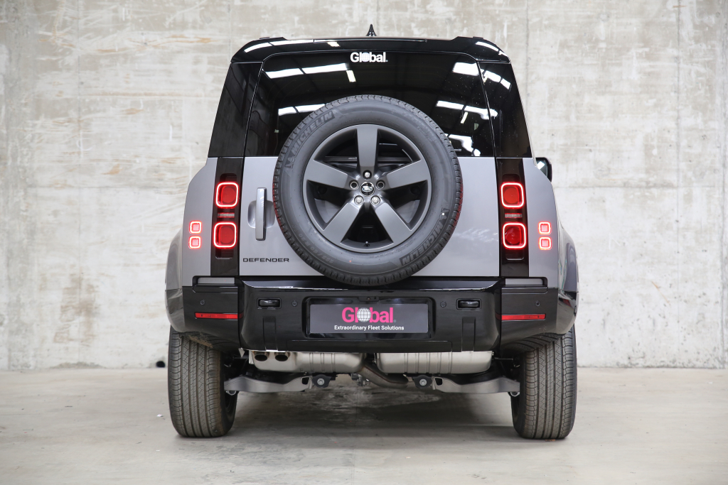 Land Rover Defender - 3.0 D250 X-Dynamic HSE 90 3dr Auto [6 Seat]