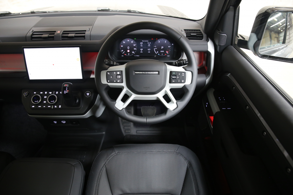 Land Rover Defender - 3.0 D250 X-Dynamic HSE 90 3dr Auto [6 Seat]