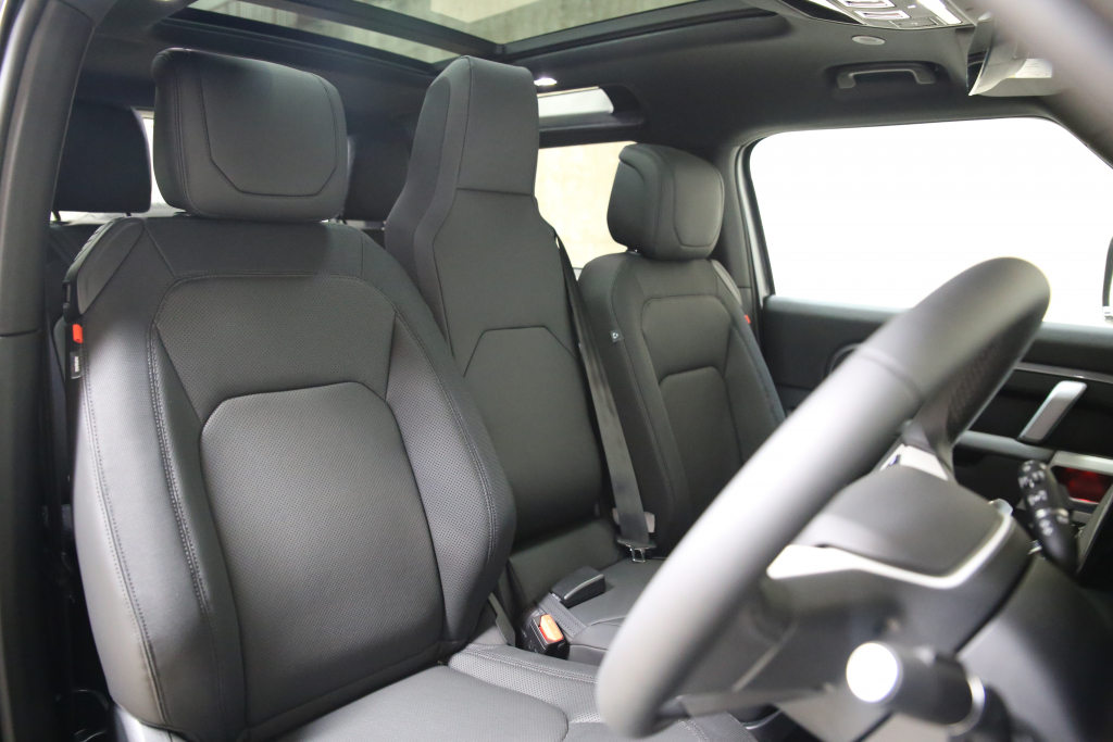 Land Rover Defender - 3.0 D250 X-Dynamic HSE 90 3dr Auto [6 Seat]