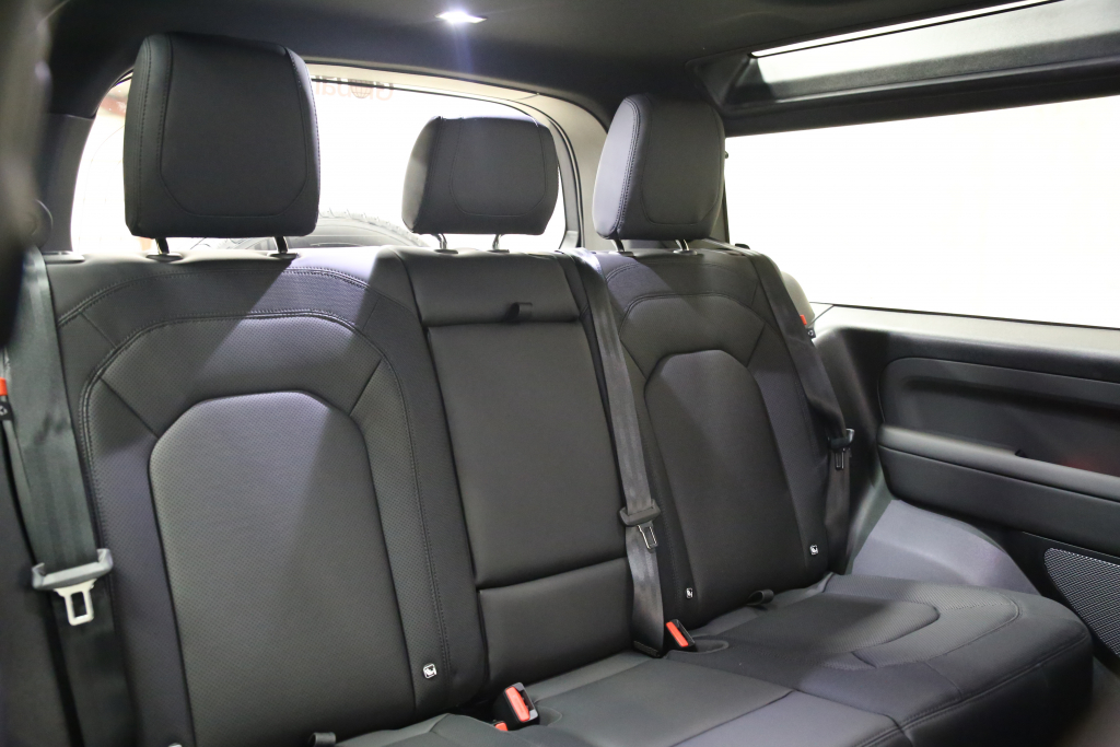 Land Rover Defender - 3.0 D250 X-Dynamic HSE 90 3dr Auto [6 Seat]