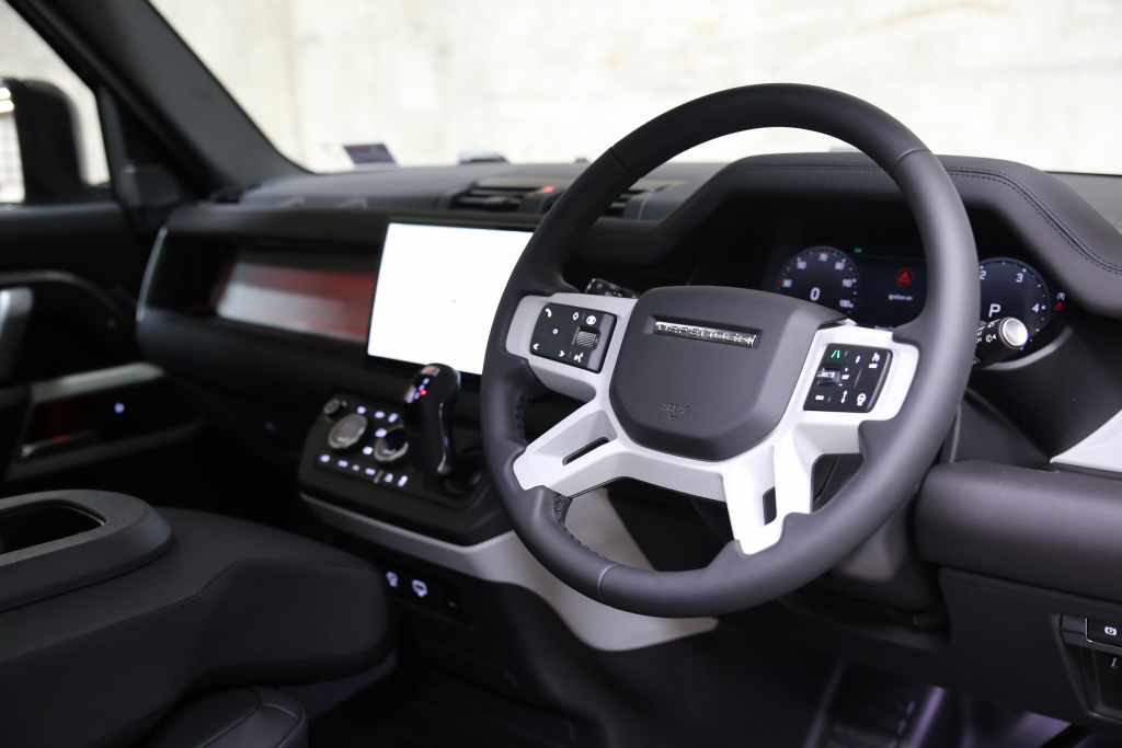 Land Rover Defender - 3.0 D250 X-Dynamic HSE 90 3dr Auto [6 Seat]