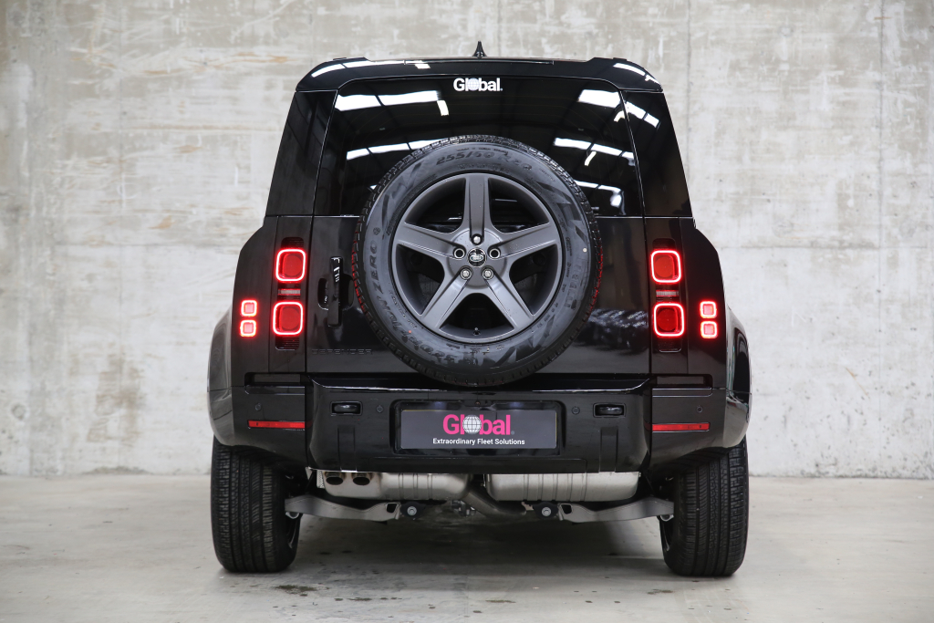 Land Rover Defender - 3.0 D250 X-Dynamic SE 110 5dr Auto [6 Seat]