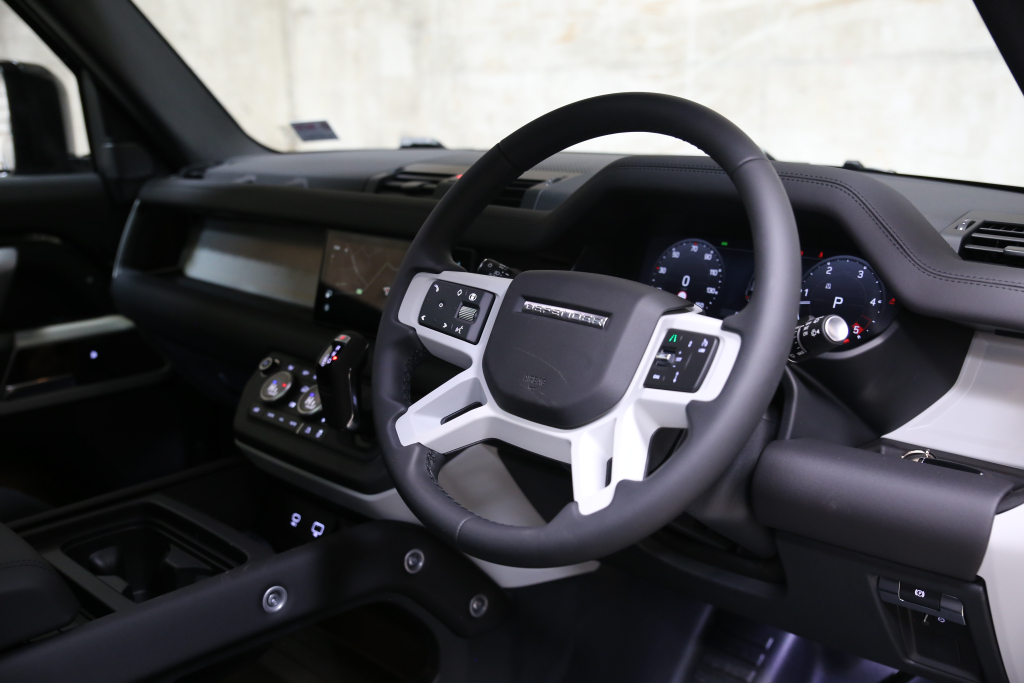 Land Rover Defender - 3.0 D250 X-Dynamic SE 110 5dr Auto [6 Seat]