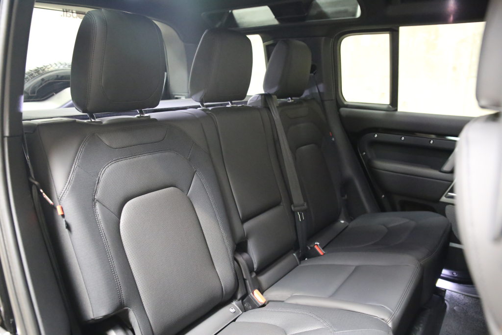 Land Rover Defender - 3.0 D250 X-Dynamic SE 110 5dr Auto [6 Seat]
